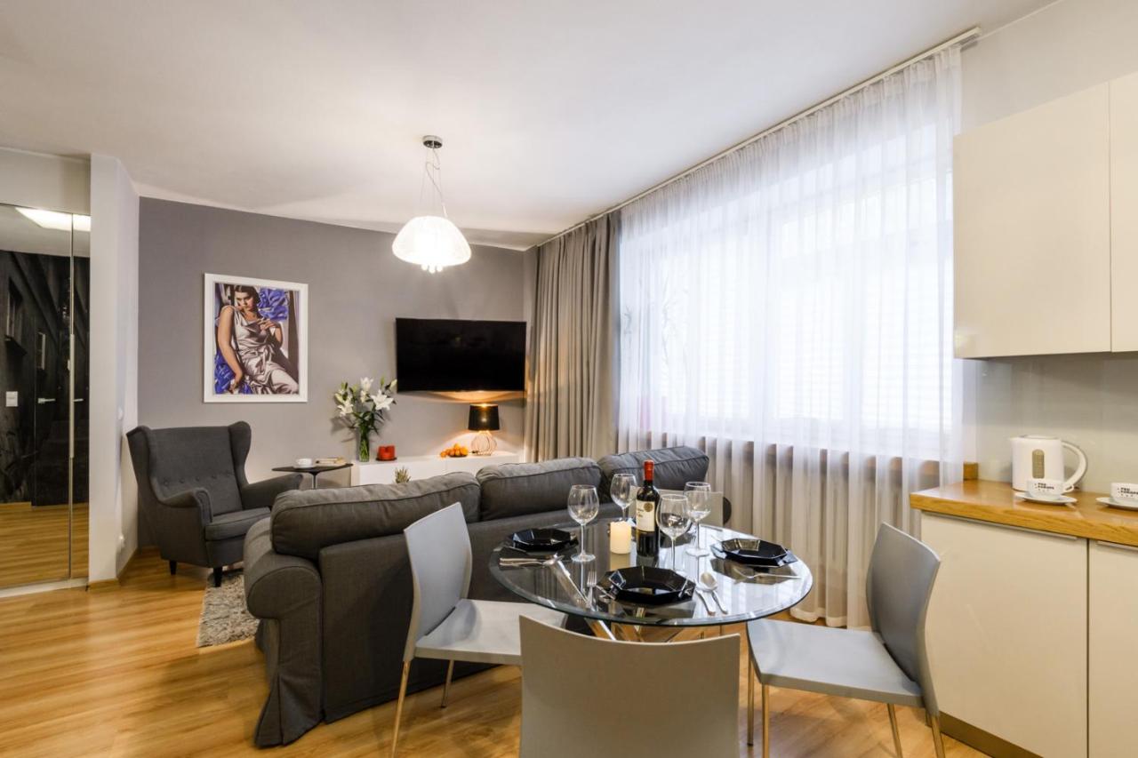 Nr 1 Europa22 Centrum Apartment Old Town Warsaw Stare Miasto Historyczna Kamienica Umiejscowiona W Zabytkowej Czesci Warszawy Obok Parku Multimedialnego I Barbakanu Parking 24H Sniadanie Opcjonaln Breakfast Optional Check In From 14 Pm Parter Ground Luaran gambar