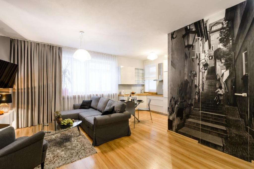 Nr 1 Europa22 Centrum Apartment Old Town Warsaw Stare Miasto Historyczna Kamienica Umiejscowiona W Zabytkowej Czesci Warszawy Obok Parku Multimedialnego I Barbakanu Parking 24H Sniadanie Opcjonaln Breakfast Optional Check In From 14 Pm Parter Ground Luaran gambar