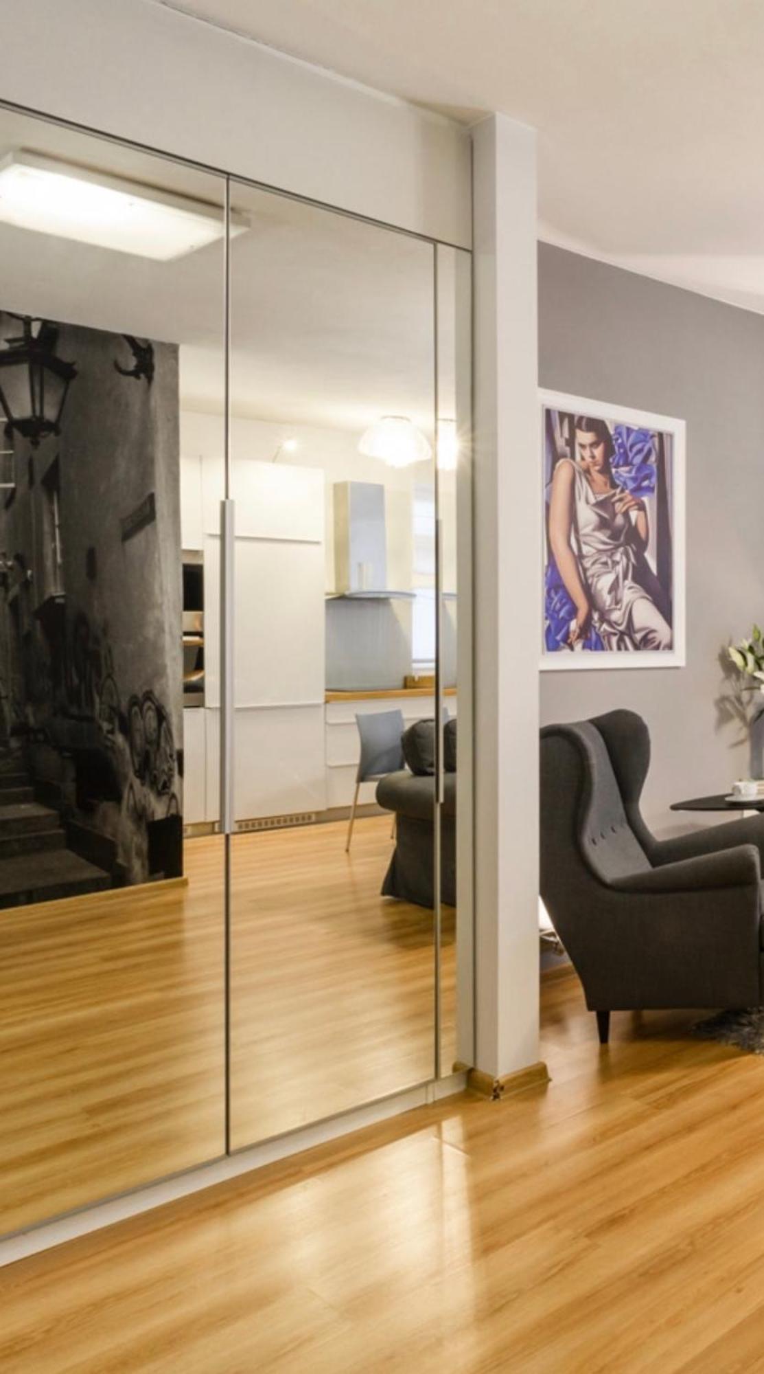 Nr 1 Europa22 Centrum Apartment Old Town Warsaw Stare Miasto Historyczna Kamienica Umiejscowiona W Zabytkowej Czesci Warszawy Obok Parku Multimedialnego I Barbakanu Parking 24H Sniadanie Opcjonaln Breakfast Optional Check In From 14 Pm Parter Ground Luaran gambar