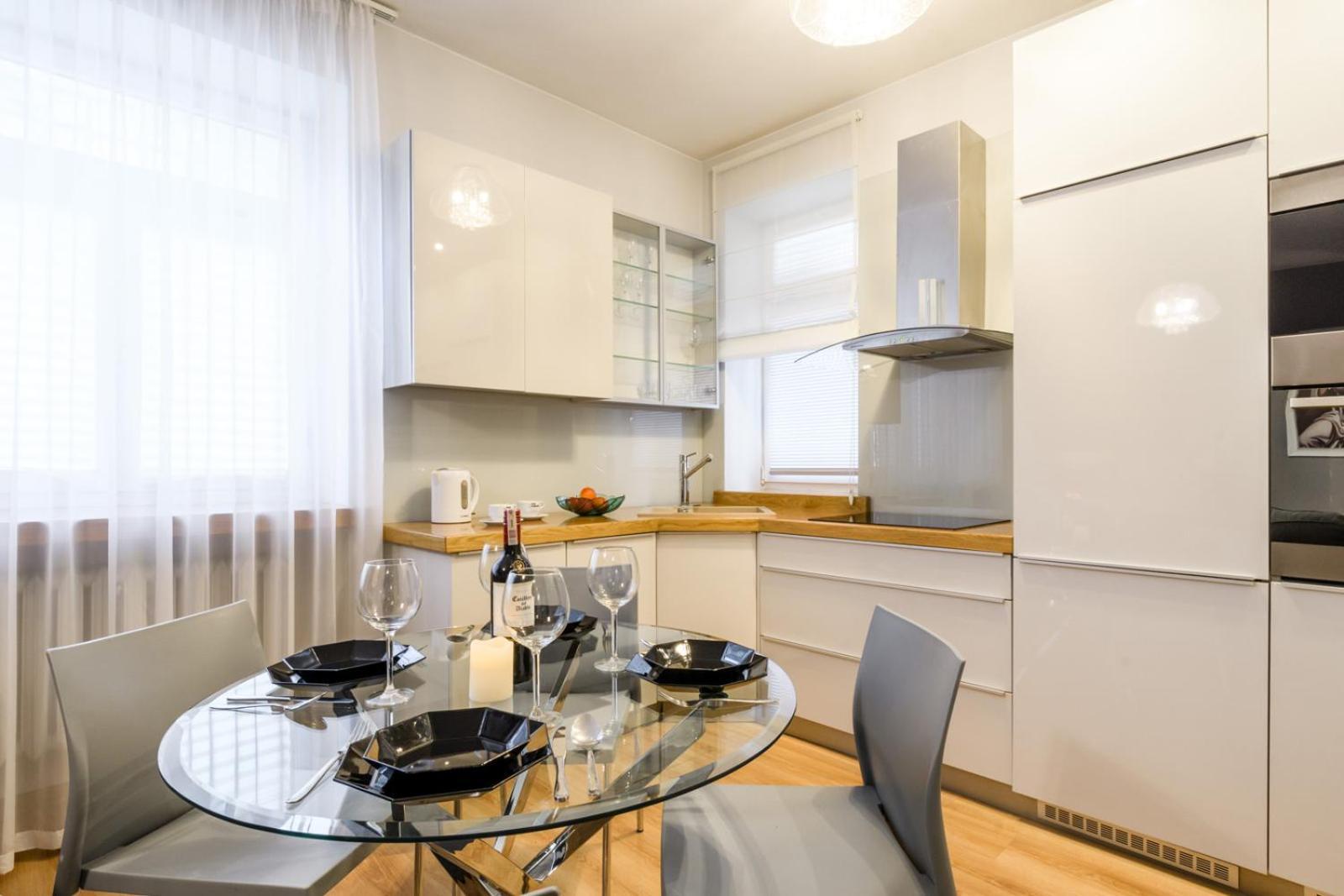 Nr 1 Europa22 Centrum Apartment Old Town Warsaw Stare Miasto Historyczna Kamienica Umiejscowiona W Zabytkowej Czesci Warszawy Obok Parku Multimedialnego I Barbakanu Parking 24H Sniadanie Opcjonaln Breakfast Optional Check In From 14 Pm Parter Ground Luaran gambar