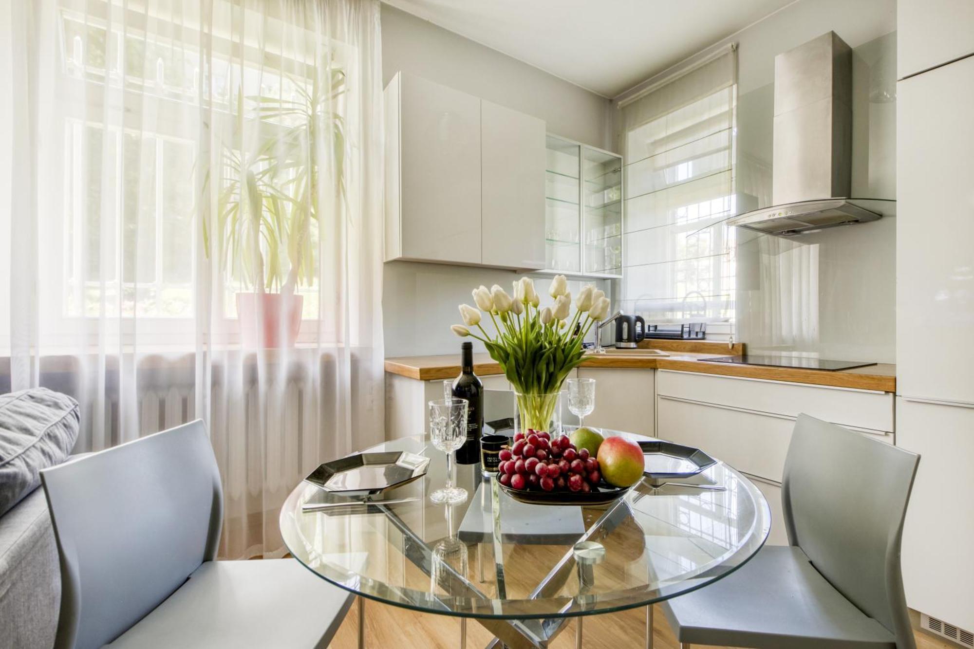 Nr 1 Europa22 Centrum Apartment Old Town Warsaw Stare Miasto Historyczna Kamienica Umiejscowiona W Zabytkowej Czesci Warszawy Obok Parku Multimedialnego I Barbakanu Parking 24H Sniadanie Opcjonaln Breakfast Optional Check In From 14 Pm Parter Ground Luaran gambar