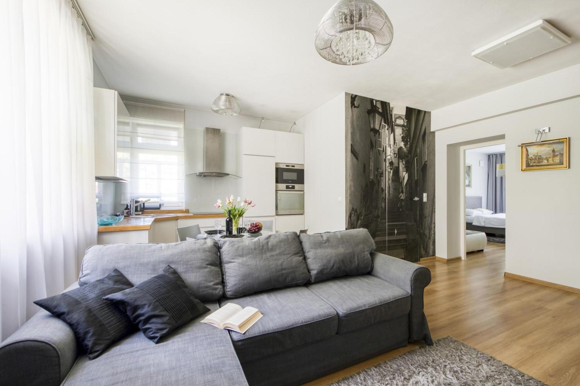Nr 1 Europa22 Centrum Apartment Old Town Warsaw Stare Miasto Historyczna Kamienica Umiejscowiona W Zabytkowej Czesci Warszawy Obok Parku Multimedialnego I Barbakanu Parking 24H Sniadanie Opcjonaln Breakfast Optional Check In From 14 Pm Parter Ground Luaran gambar